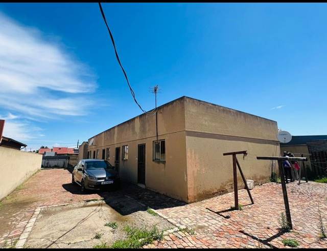 12 BEDROOM HOUSE FOR SALE IN LEACHVILLE EXT 3